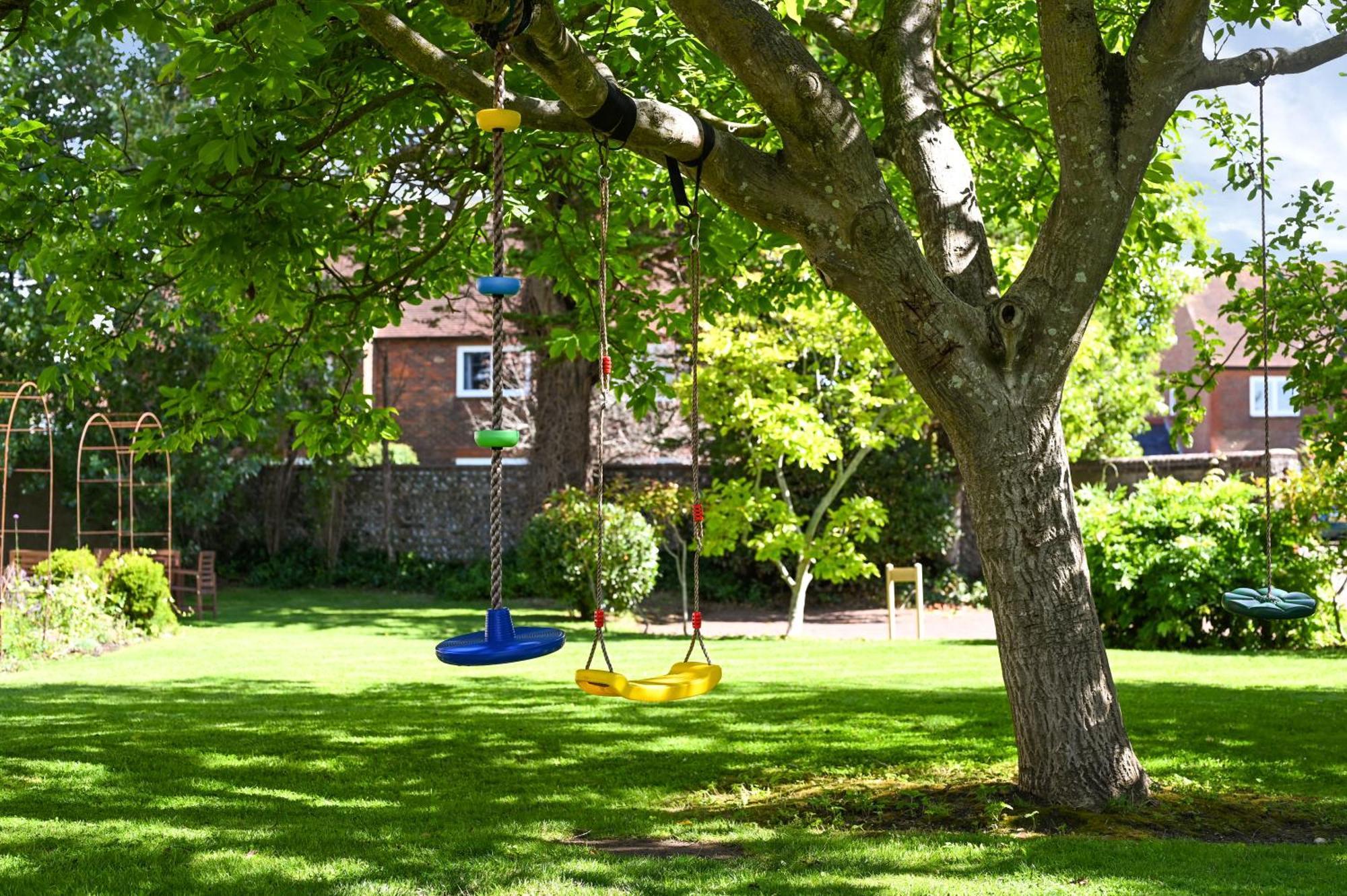 Walnut Tree House Villa Rustington Exterior photo